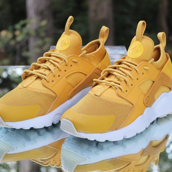 Nike Air Huarache Run Ultra Yellow Size 6Y - Picture 14 of 15